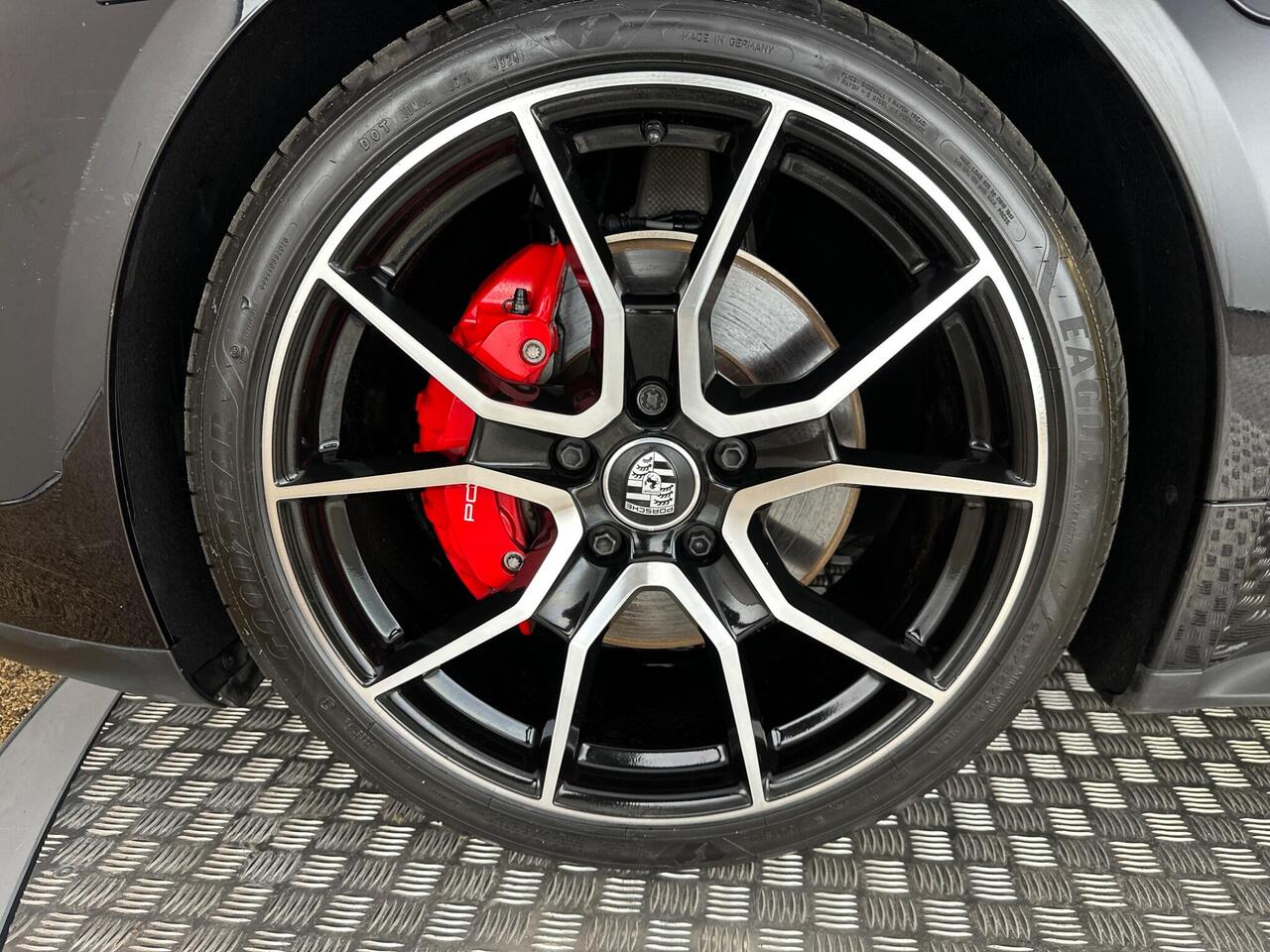 Porsche Taycan YX73ZWJ