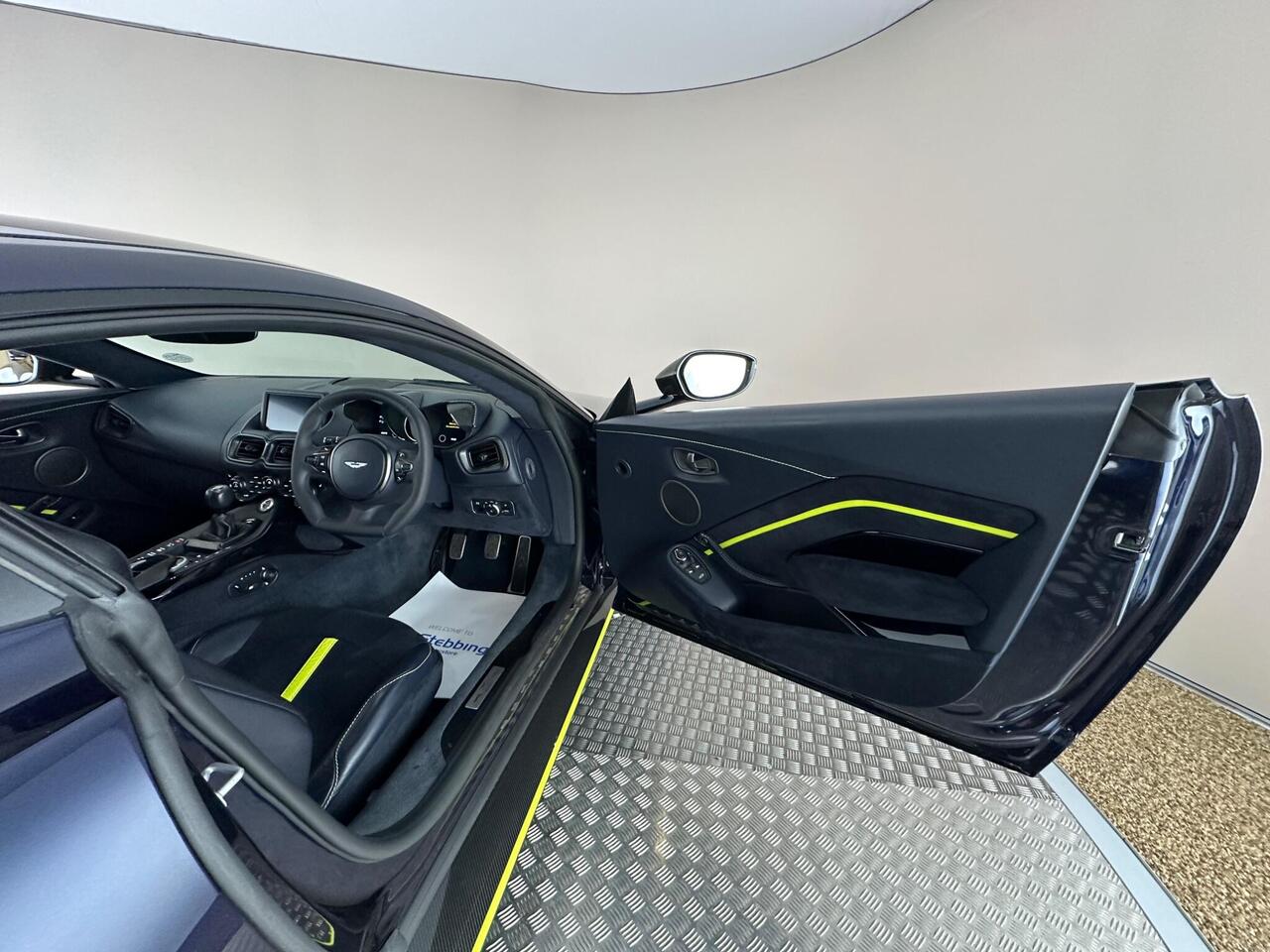 Aston Martin Vantage MV20UZG