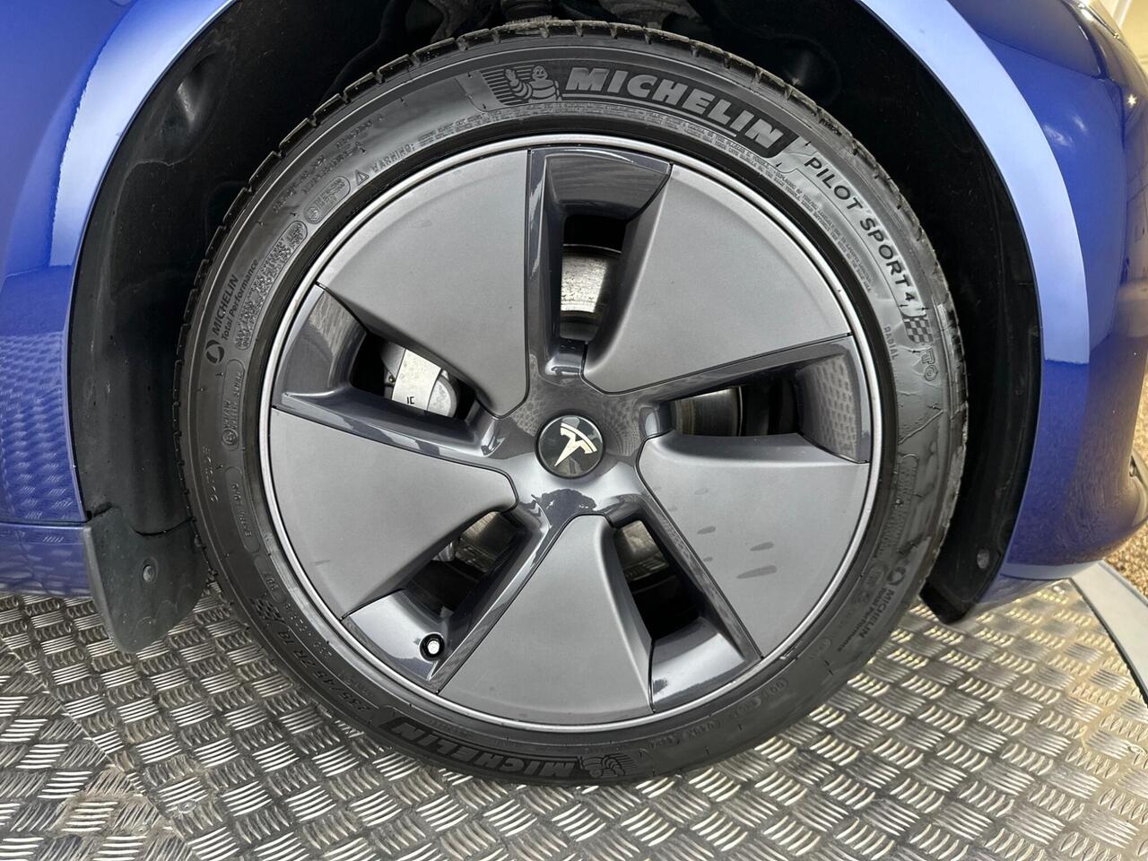 Tesla Model 3 BD72XBZ