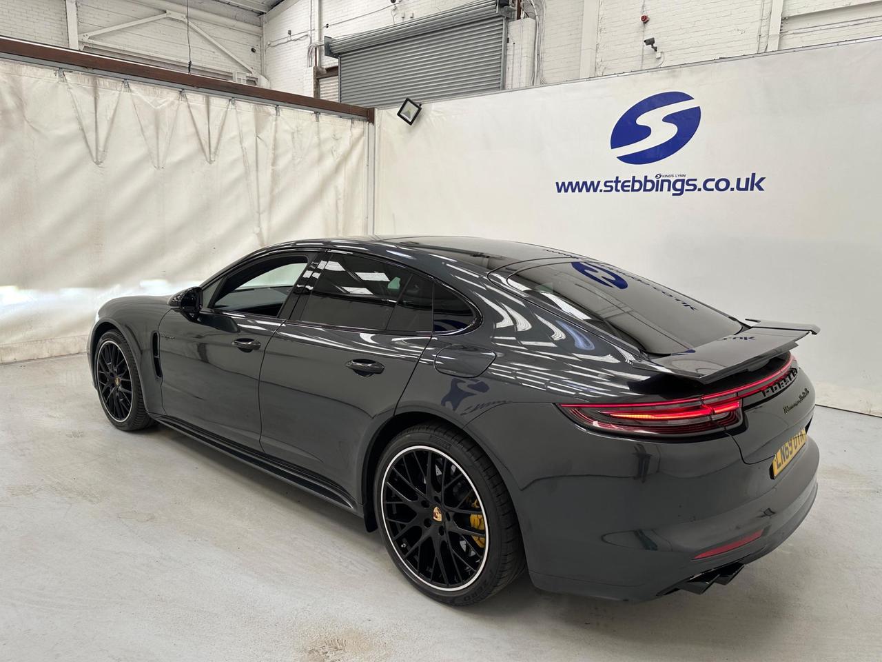 Porsche Panamera LN69UYK