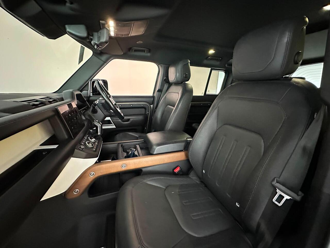 Land Rover Defender 110 FH71KKZ