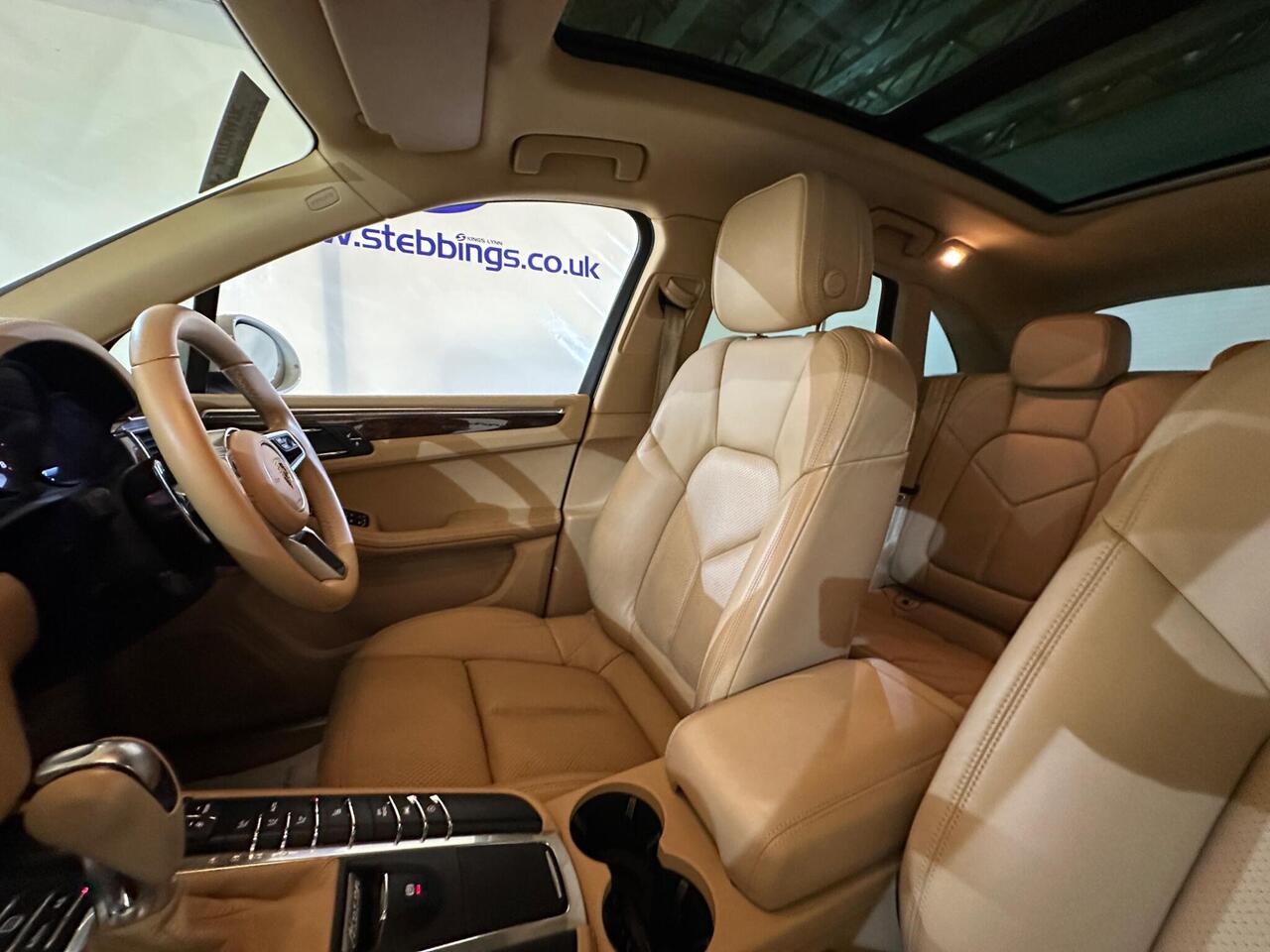 Porsche Macan AR16AEY