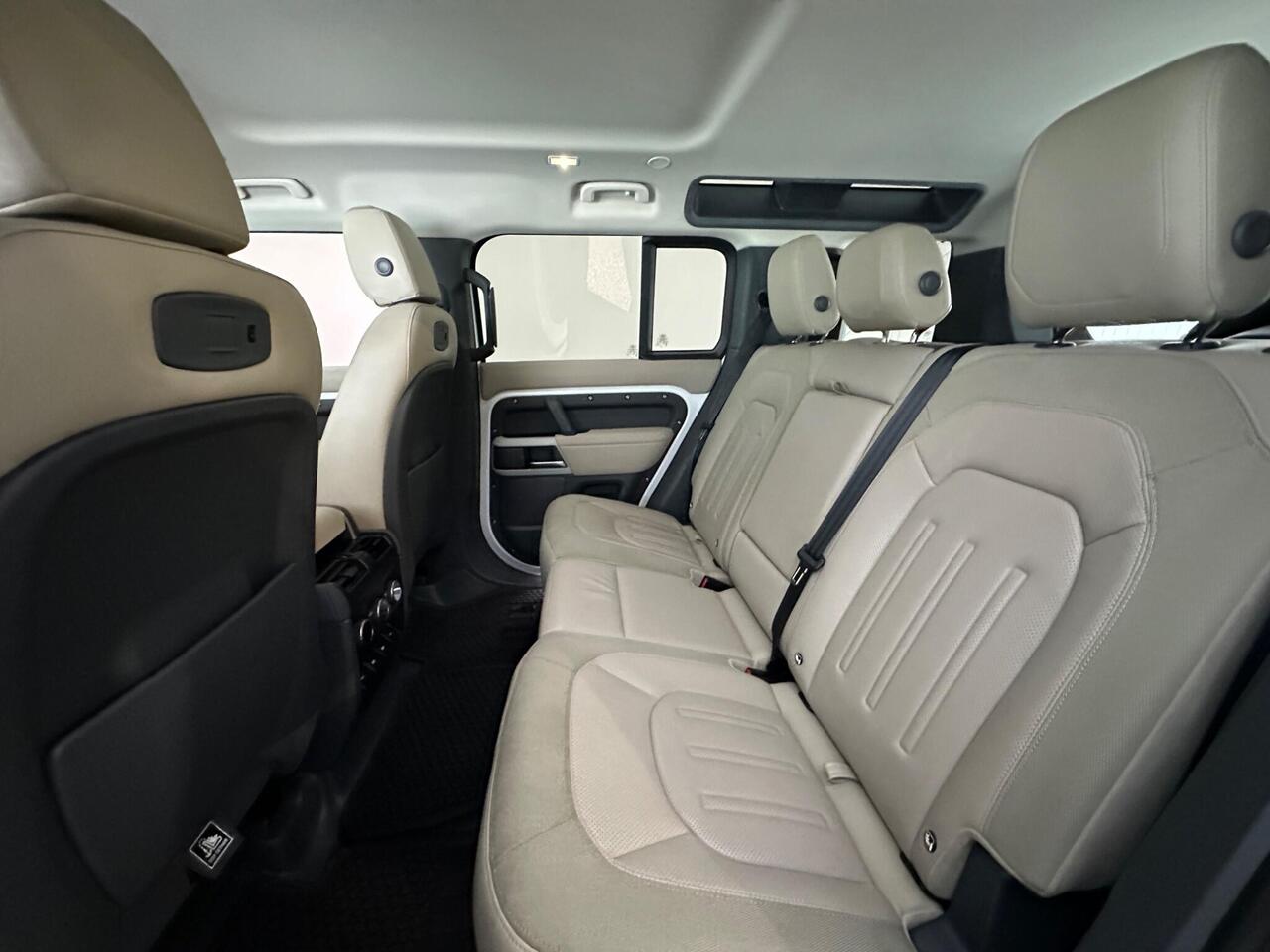 Land Rover Defender 110 OY20YDU