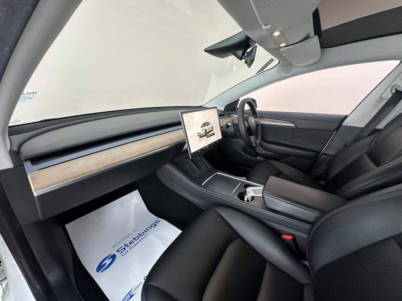 Tesla Model 3 AF72UYZ