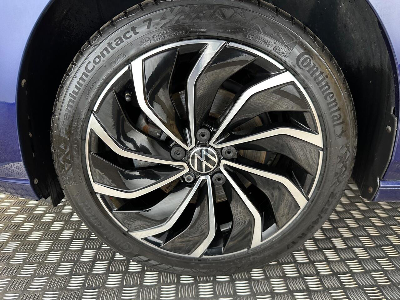 Volkswagen Golf VE22WDV