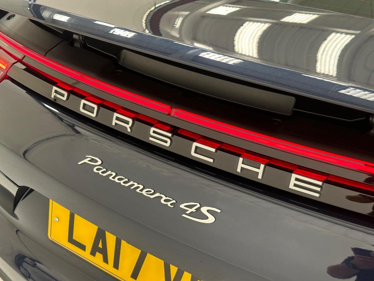 Porsche Panamera LA17VFV