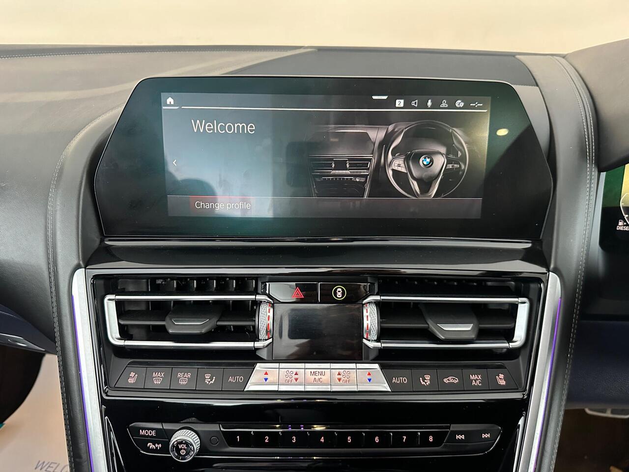 BMW 8 Series YJ19VVH