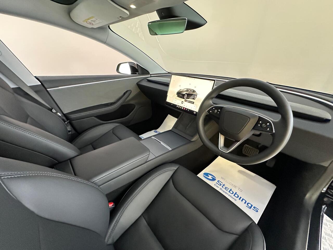 Tesla Model 3 LB74UKP