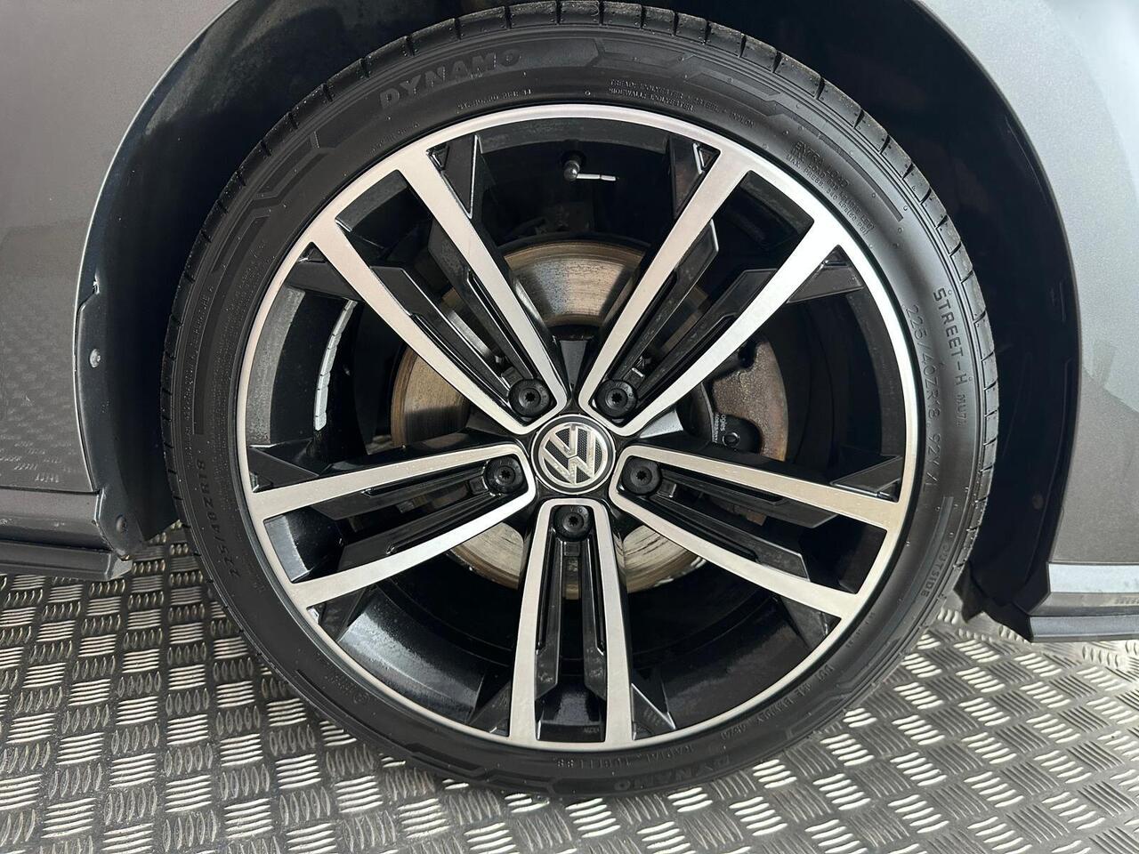 Volkswagen Golf YC68KGE