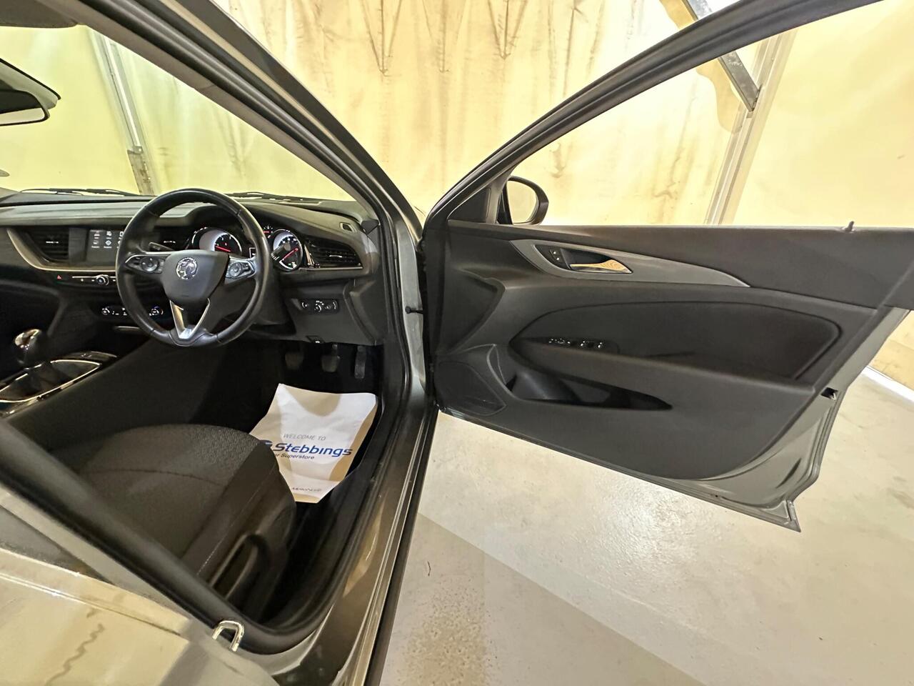 Vauxhall Insignia FM19DVL