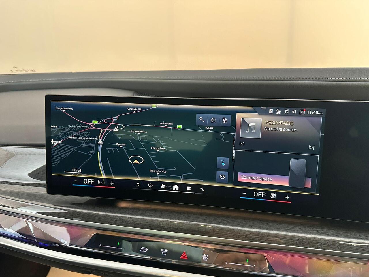 BMW i7 YF73FKE
