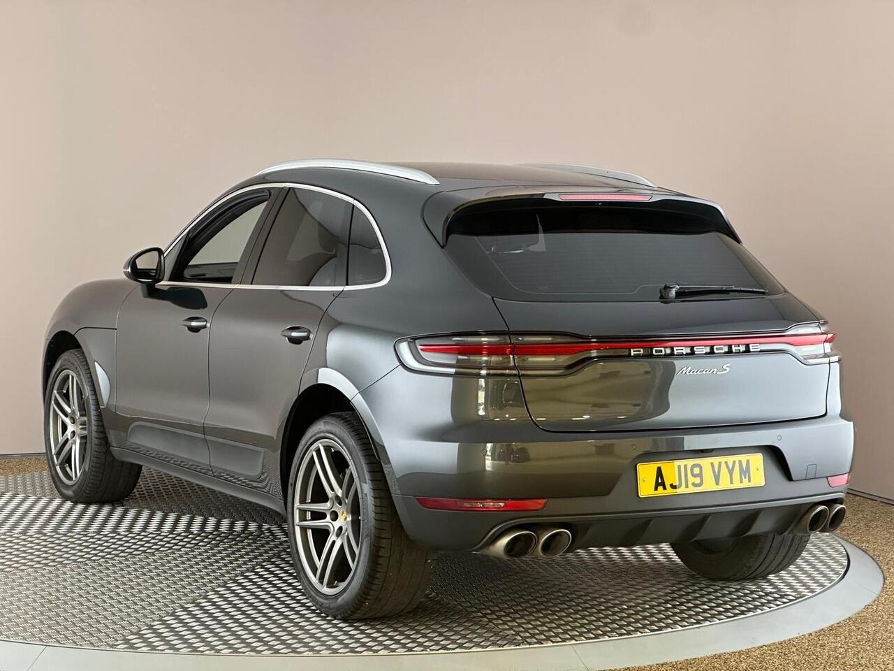 Porsche Macan AJ19VYM