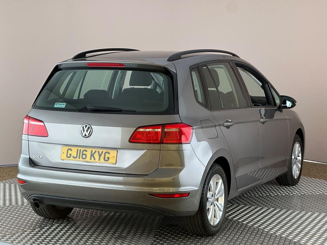Volkswagen Golf SV GJ16KYG