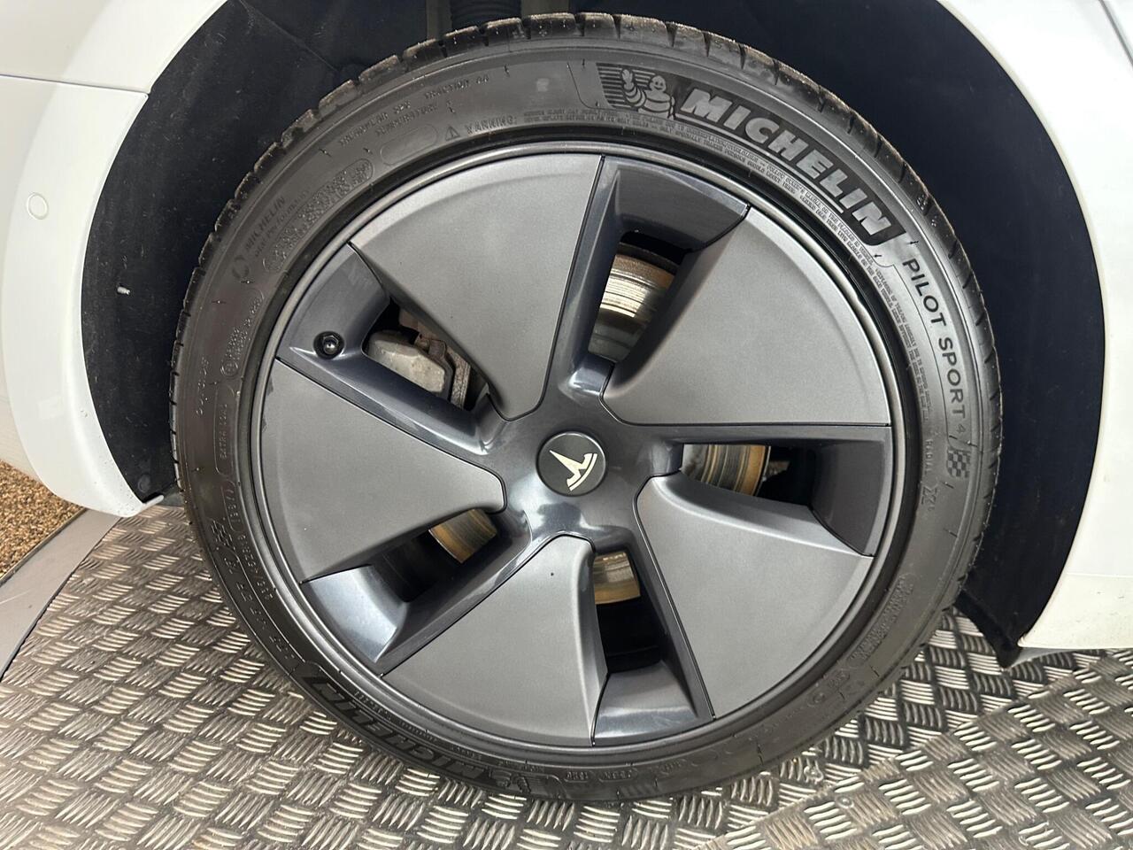 Tesla Model 3 AF72VLG