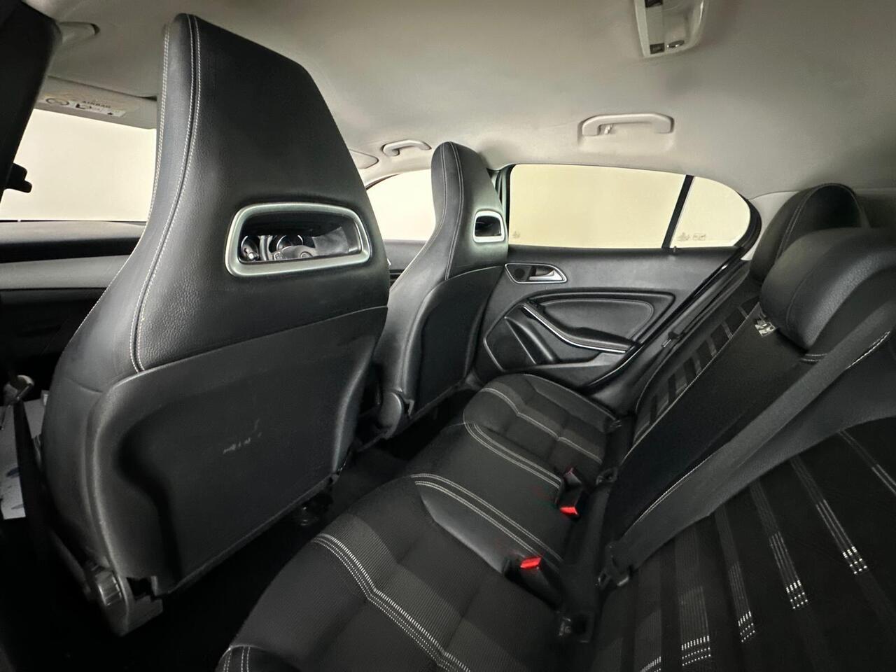 Mercedes-Benz GLA YH69VSZ