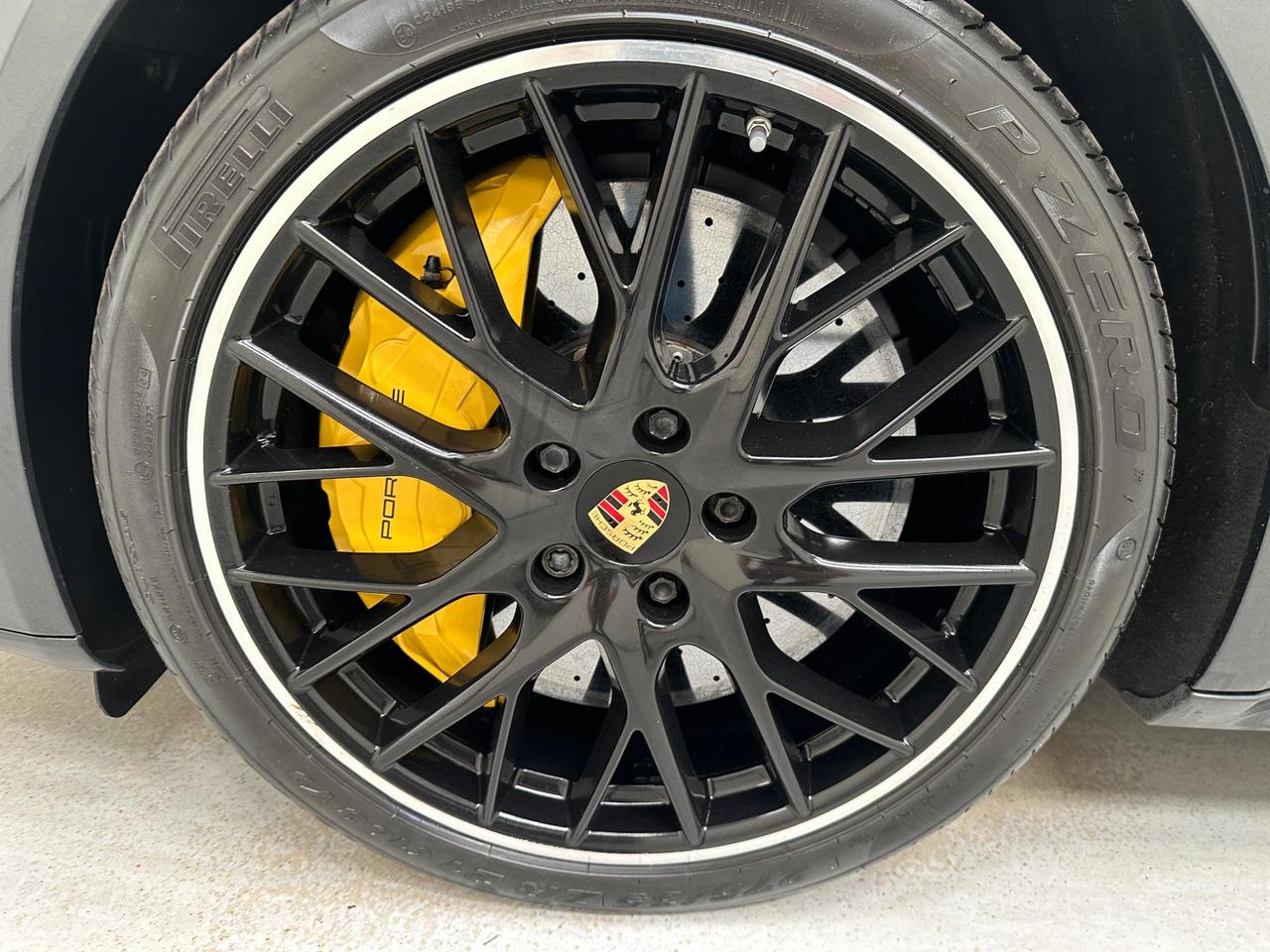 Porsche Panamera LN69UYK
