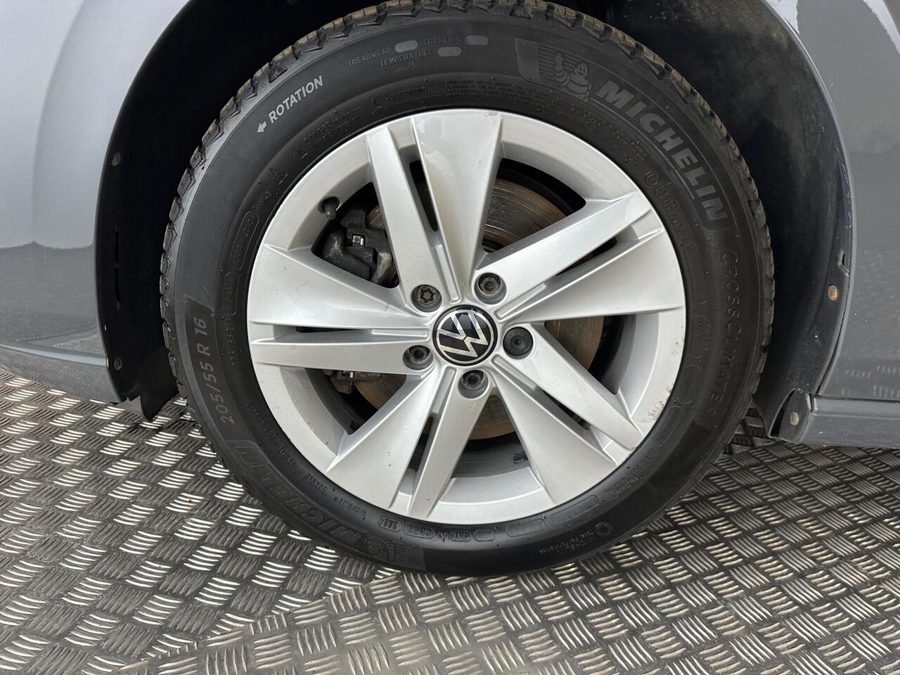 Volkswagen Golf VE22LUD