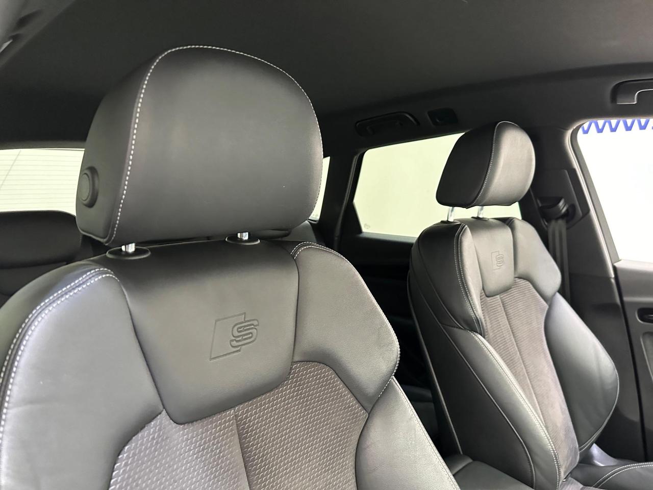 Audi Q5 WF69XDN