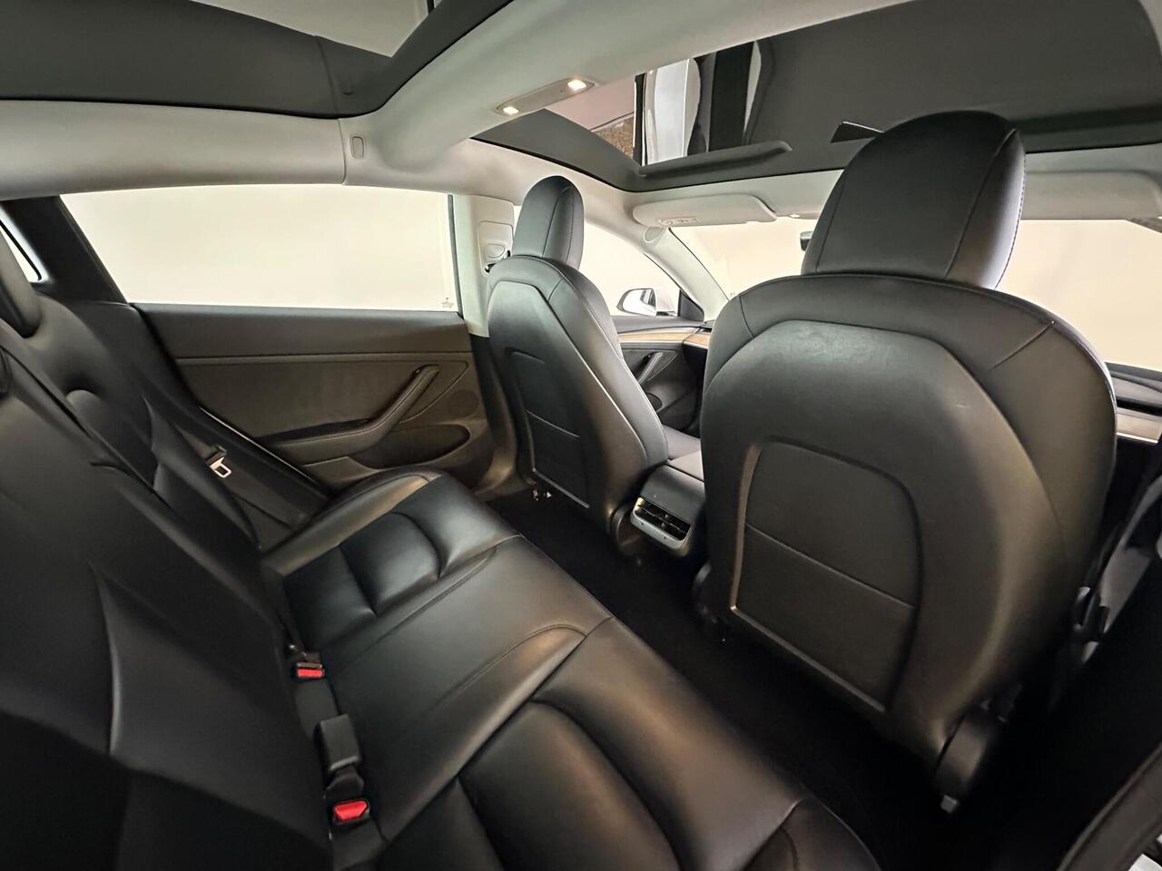 Tesla Model 3 AF22DGX