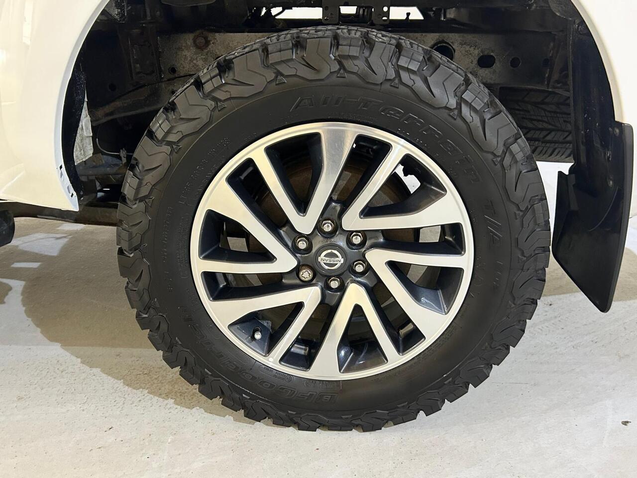 Nissan Navara DN67XNW