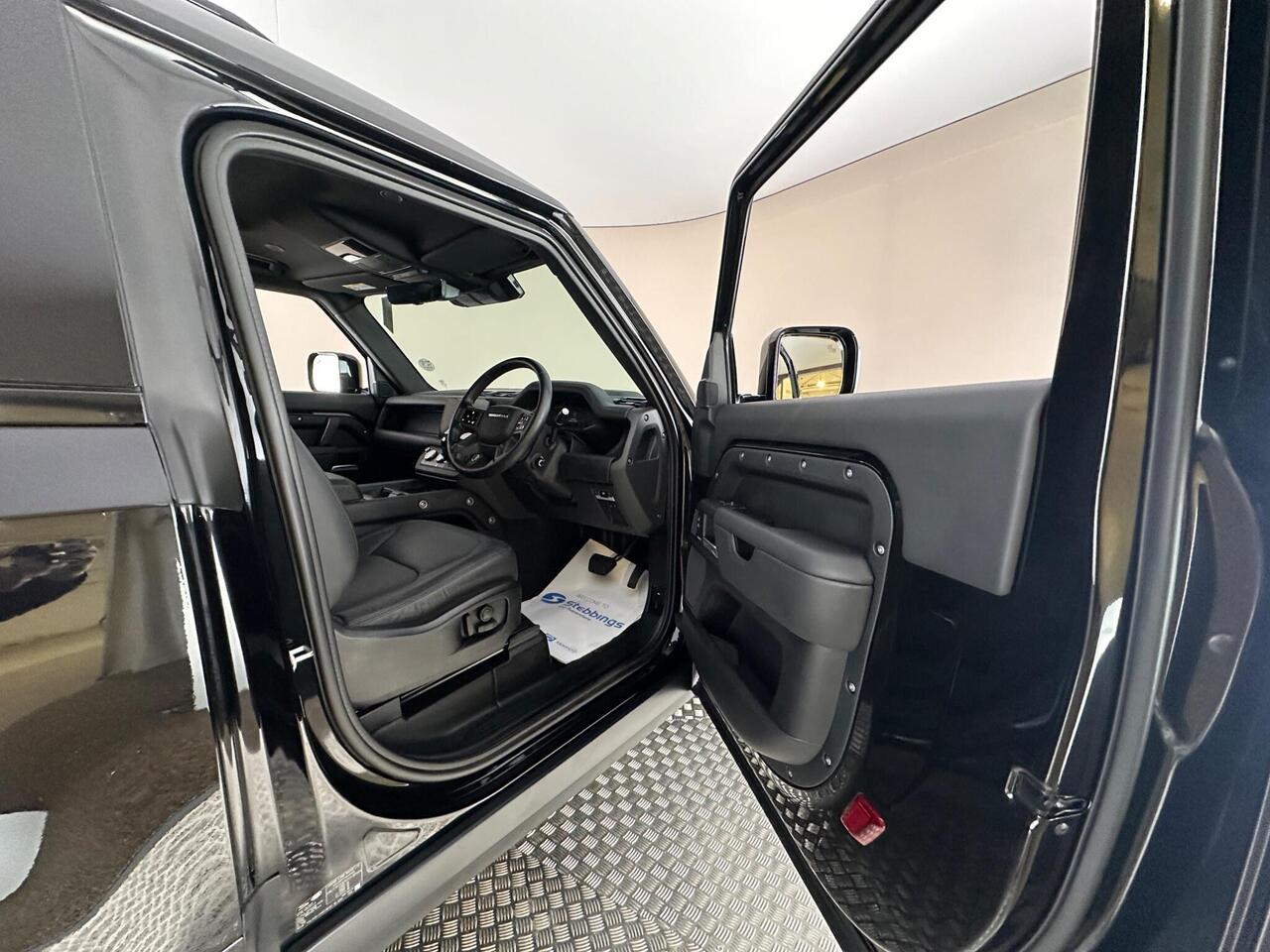 Land Rover Defender 90 WG25BLZ