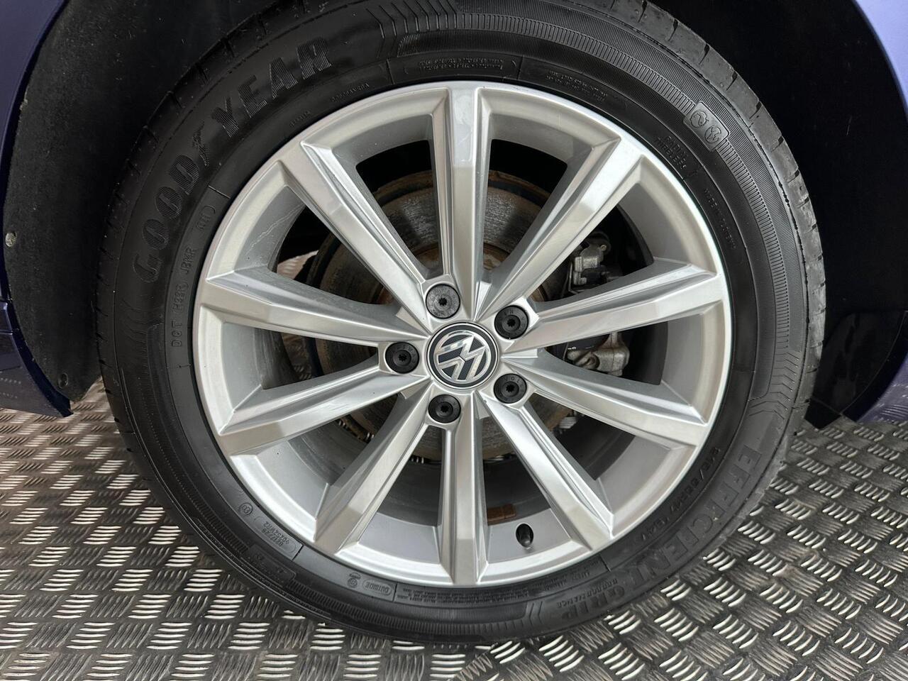 Volkswagen Passat WO19GZU