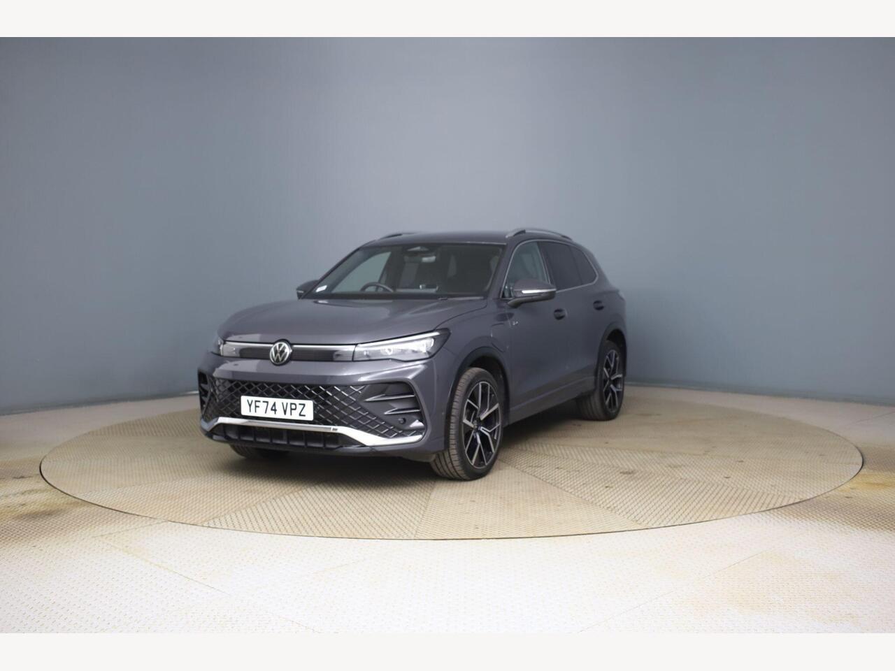 Volkswagen Tiguan YF74VPZ