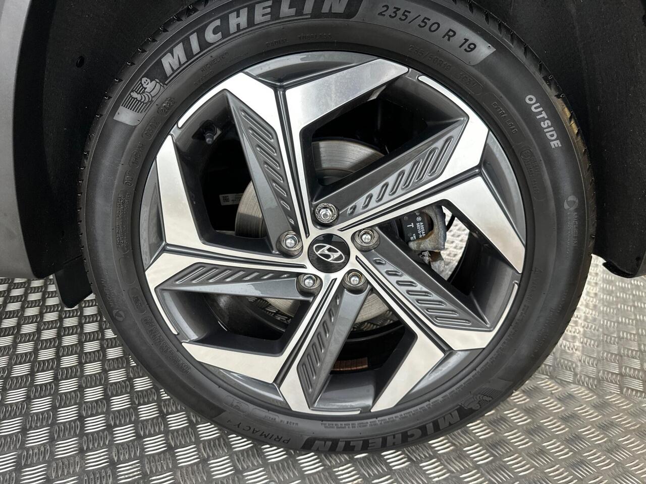 Hyundai TUCSON LE23RTZ