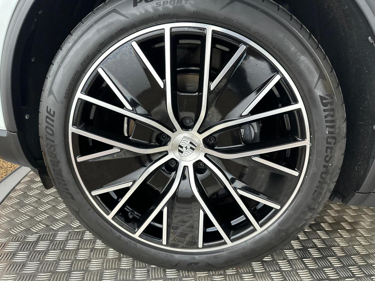 Porsche Macan FD74LXY