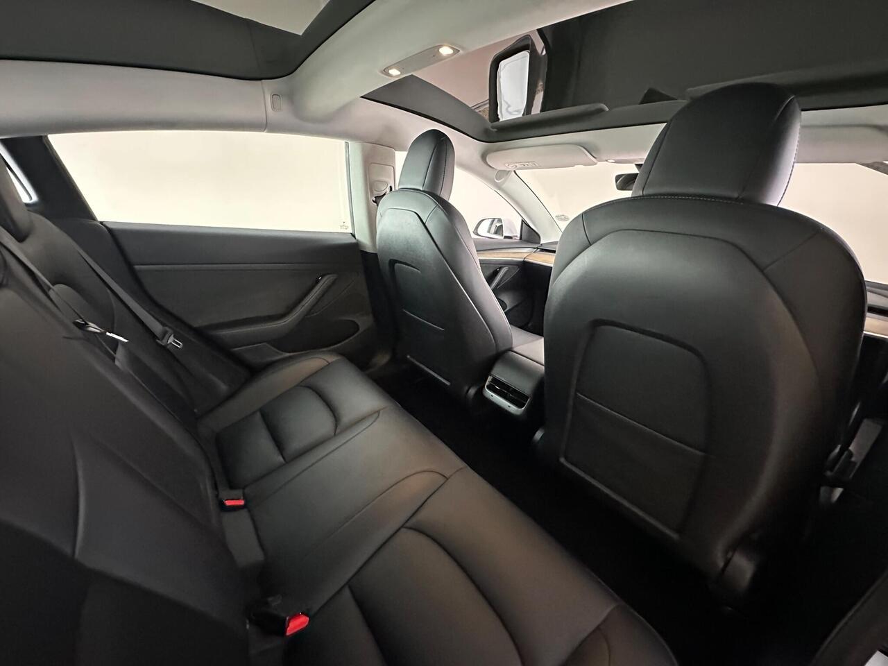 Tesla Model 3 AF72UXZ