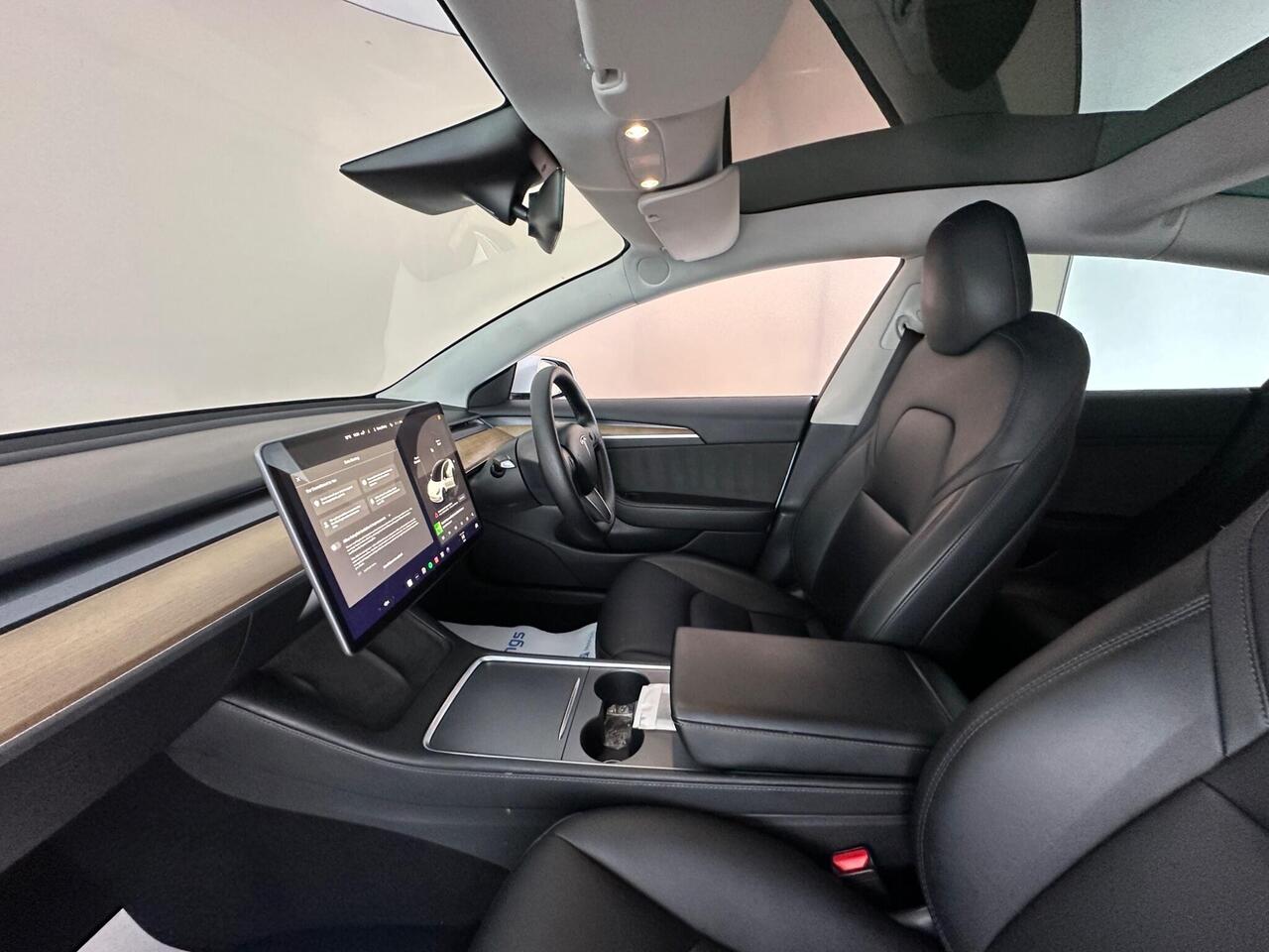 Tesla Model 3 AF72VRV