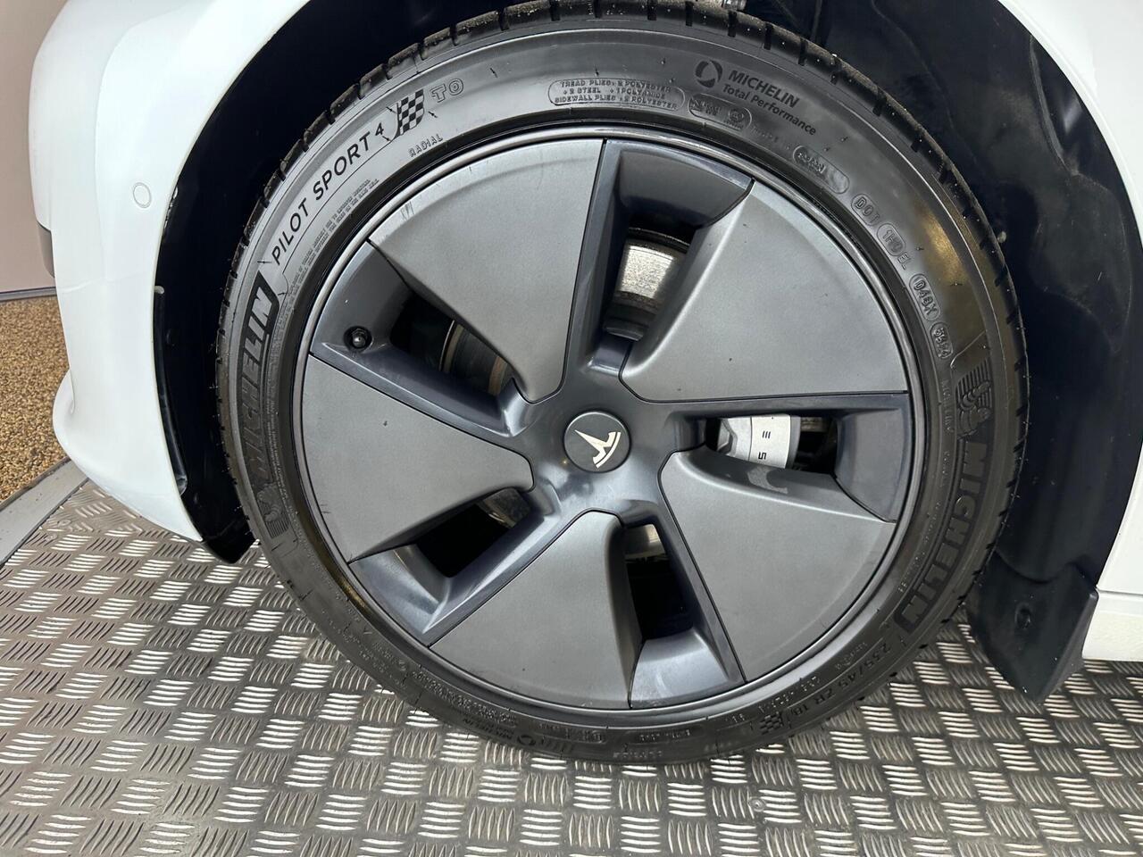 Tesla Model 3 AF72VMM