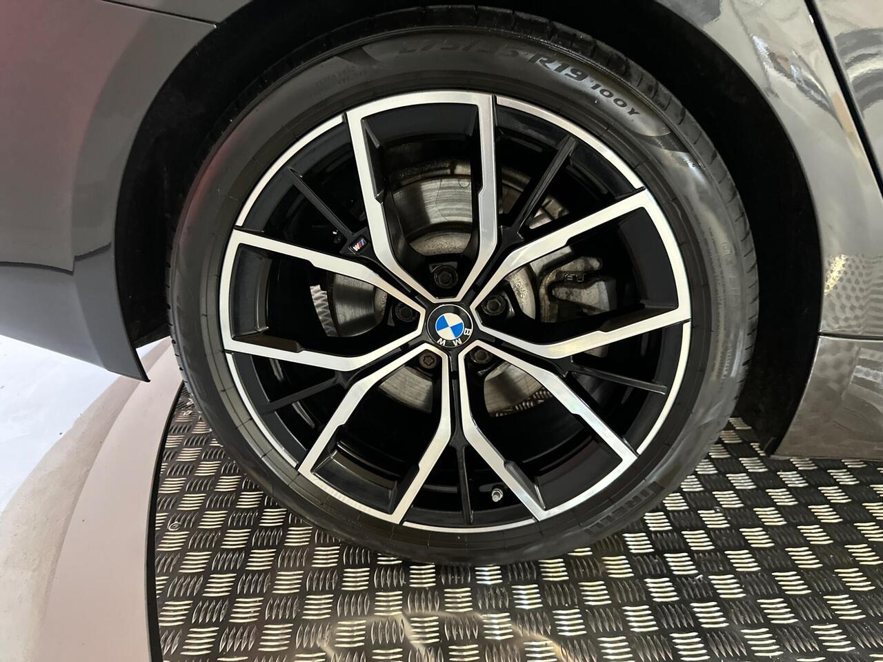 BMW 5 Series AO71YKJ