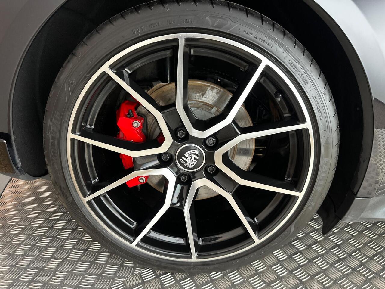 Porsche Taycan YX73ZWJ