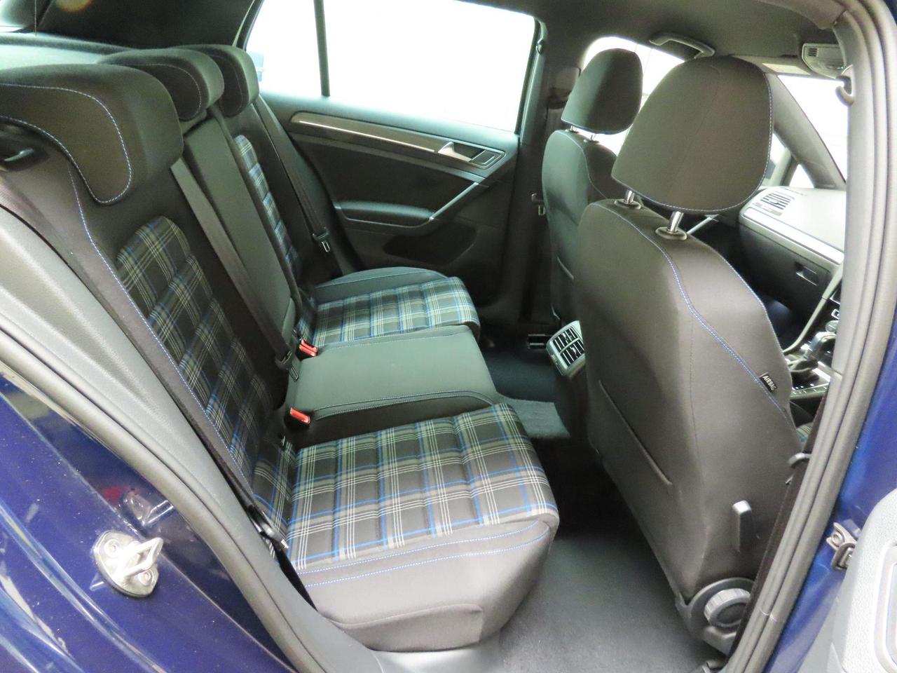 Volkswagen Golf FA18XRE