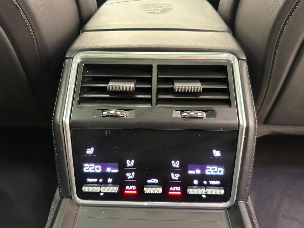 Porsche Panamera LN69UYK