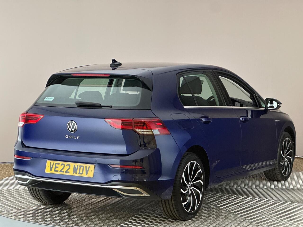 Volkswagen Golf VE22WDV