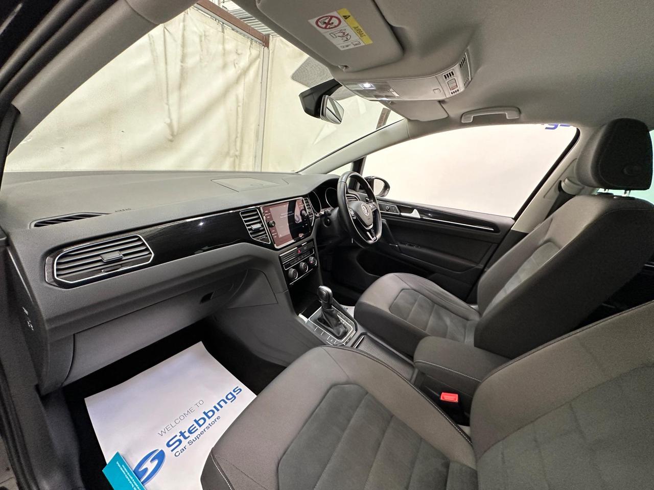 Volkswagen Golf SV LR69XWM