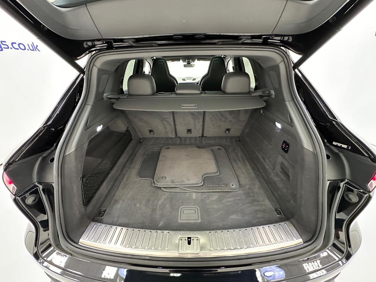 Porsche Cayenne AK18UXX