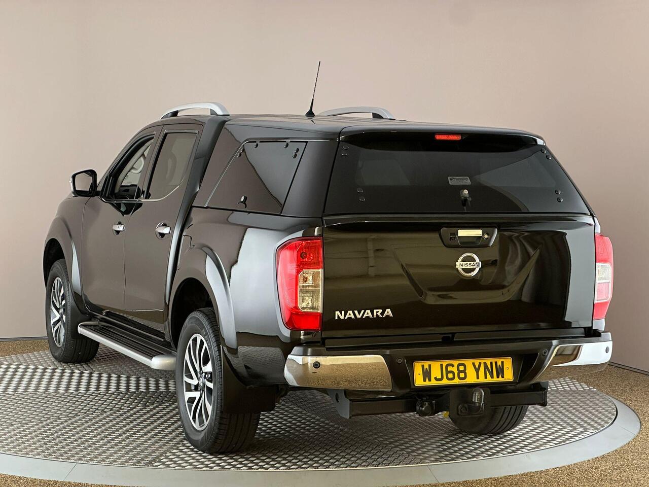 Nissan Navara WJ68YNW