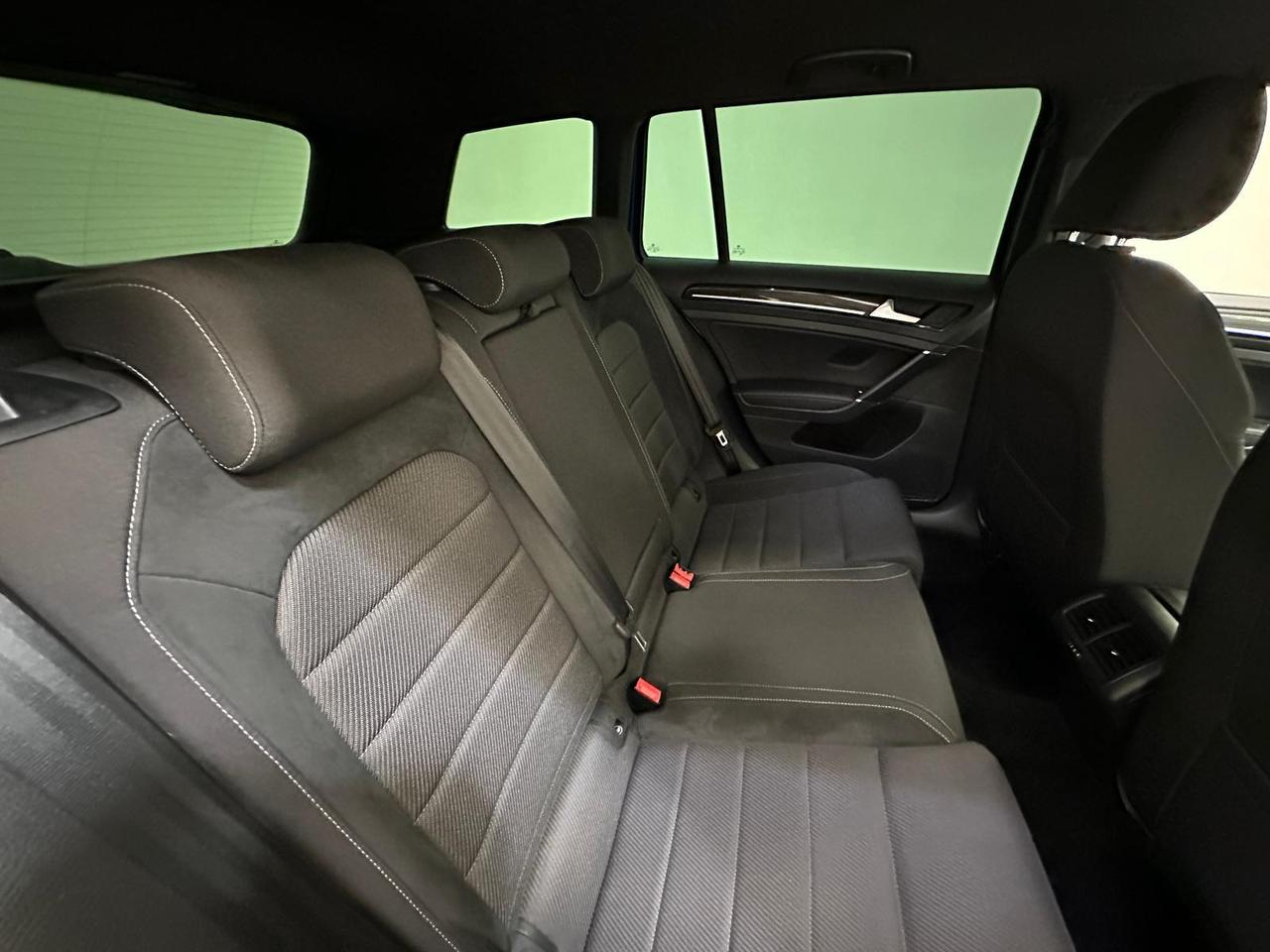 Volkswagen Golf YE70AZG