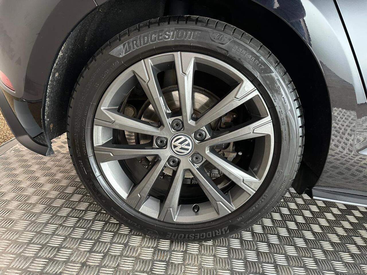 Volkswagen Golf KR19NVV