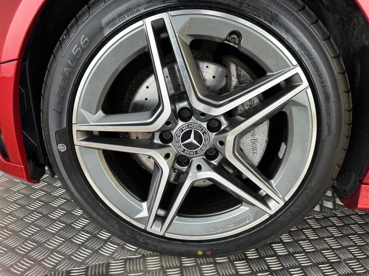 Mercedes-Benz C Class AY68UNX