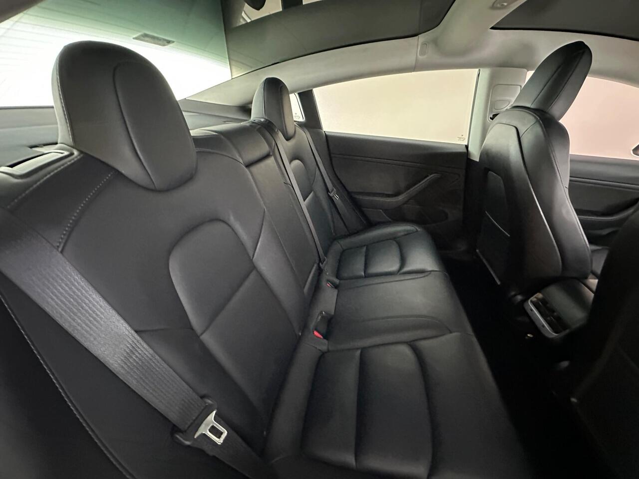 Tesla Model 3 YB69TZT
