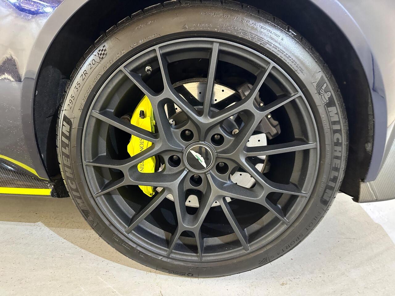 Aston Martin Vantage MV20UZG