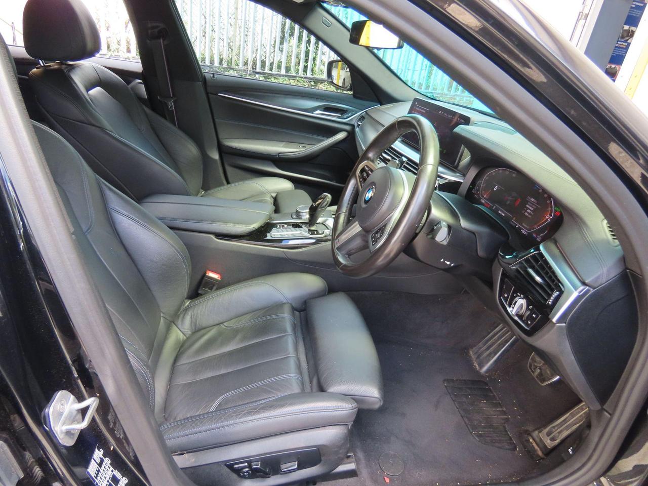 BMW 5 Series LC70UUE