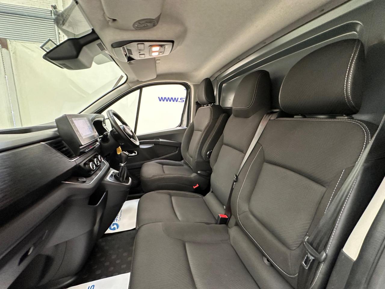 Nissan Primastar DL72BWH