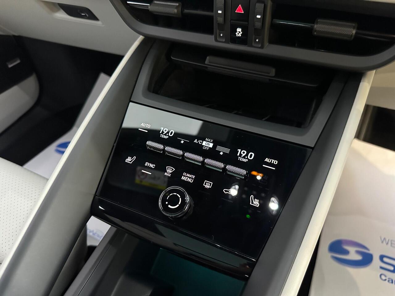 Porsche Macan AK74OLX
