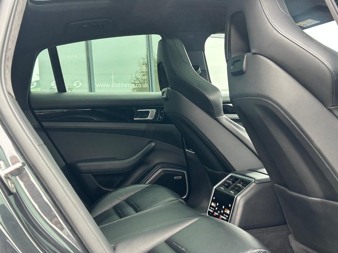 Porsche Panamera LN69UYK