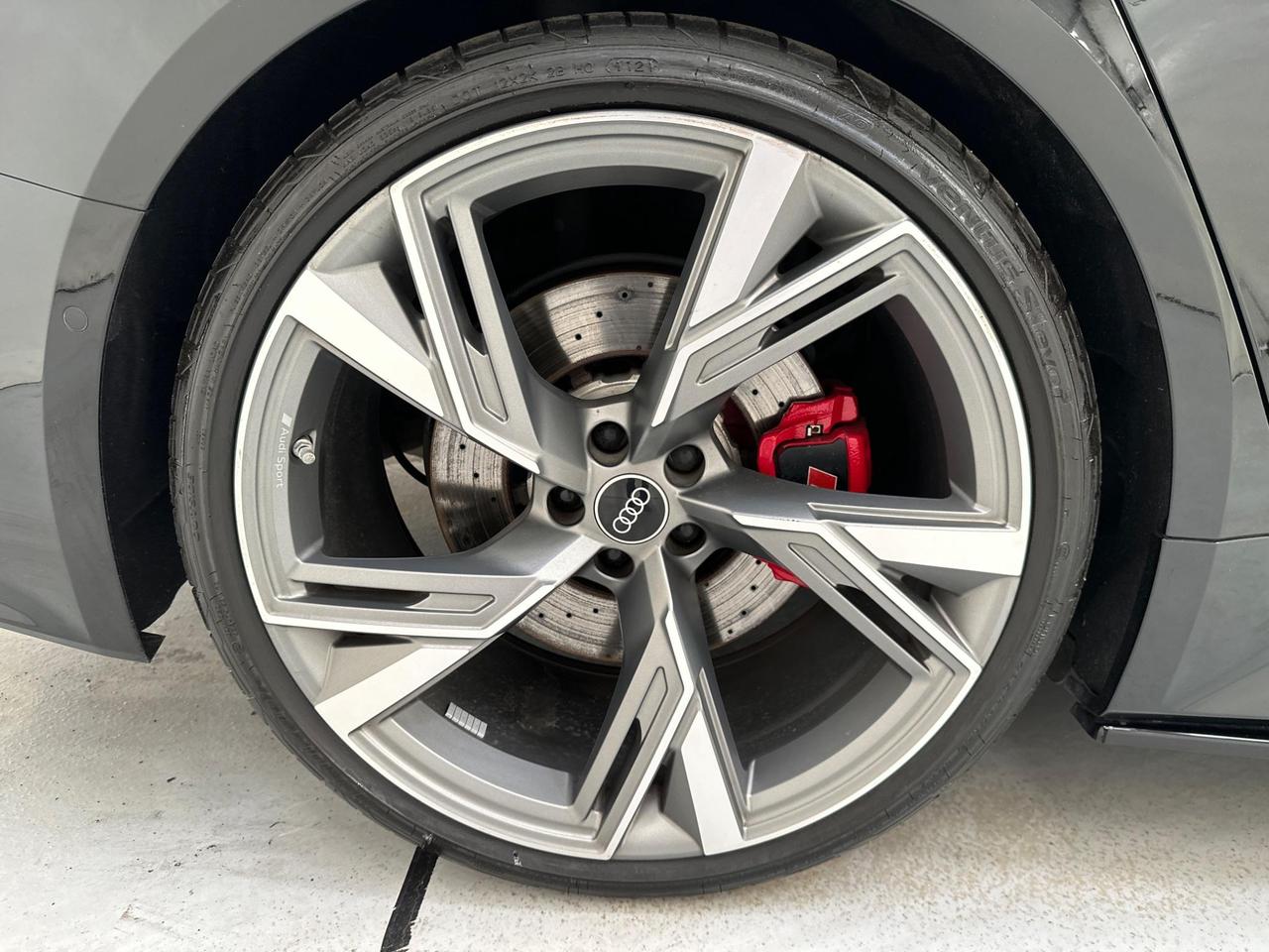 Audi RS6 Avant WU71CXE